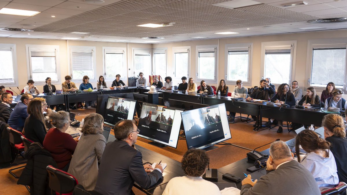 AcBordeaux's tweet image. Félicitations aux 2⃣6️⃣ élus au Conseil académique de la vie lycéenne #CAVL et 2 représentants au #CNVL ! 
🗳️ Être élu, c'est exercer des responsabilités et participer activement à la vie de son lycée
👏 Bravo à tous pour votre #engagement !