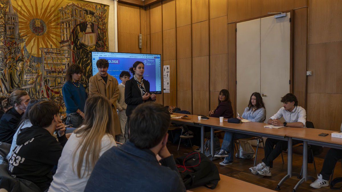 AcBordeaux's tweet image. Félicitations aux 2⃣6️⃣ élus au Conseil académique de la vie lycéenne #CAVL et 2 représentants au #CNVL ! 
🗳️ Être élu, c'est exercer des responsabilités et participer activement à la vie de son lycée
👏 Bravo à tous pour votre #engagement !