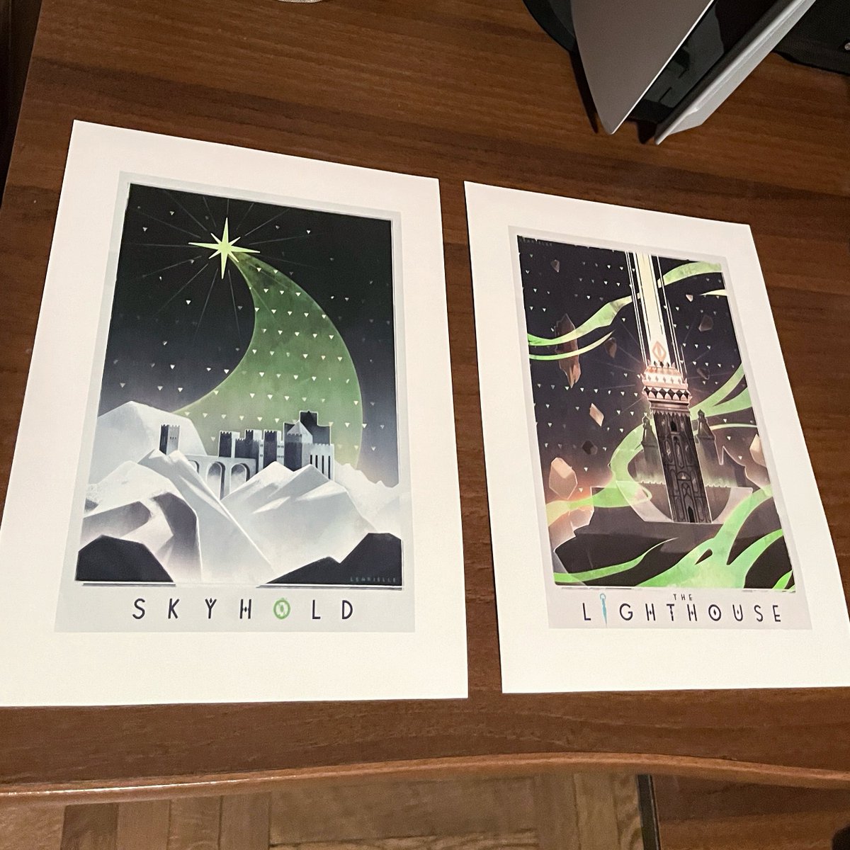 Got these gorgeous prints from <a href="/leariellee/">Learielle ⛈️</a> that I can’t wait to put up ♥️ beautifully drawn and so stunning as a set. My two homes in Thedas stolen from the egg 😄
