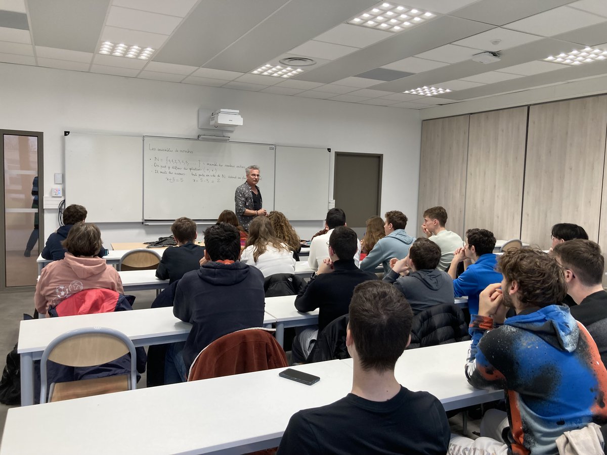 Projet AILES (@projetailes) on Twitter photo Mardi 10 décembre 2024, 98 élèves de terminale du lycée Charles de Gaulle (Chaumont) ont été invités découvrir l'UFR <a href="/SCIENCES_URCA/">UFR SCIENCES Reims</a> et <a href="/UFR_STAPS_Reims/">UFR STAPS Reims</a>. Au programme : présentation des formations, visite du campus et participation à des cours en sciences. Mardi 10 décembre 2024, 98 élèves de terminale du lycée Charles de Gaulle (Chaumont) ont été invités découvrir l'UFR <a href="/SCIENCES_URCA/">UFR SCIENCES Reims</a> et <a href="/UFR_STAPS_Reims/">UFR STAPS Reims</a>. Au programme : présentation des formations, visite du campus et participation à des cours en sciences.