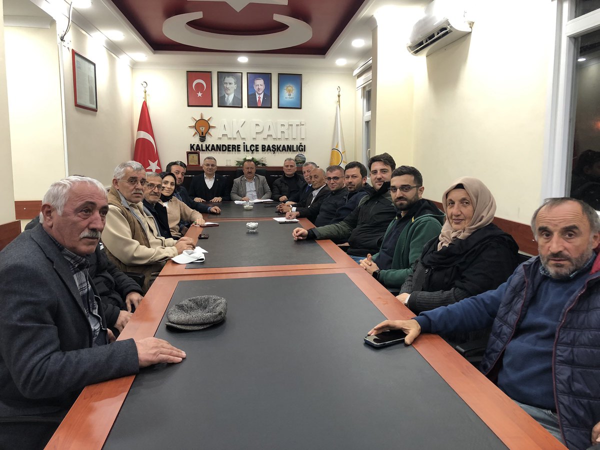 Haftalık olağan yönetim kurulu toplantımızı ilçe başkanımız Hasan AYYILDIZ başkanlığında İl başkan Yardımcımız ilçe koordinatörümüz Emin RAKICI, Belediye Başkanımız Mehmet YILMAZİl genel meclisüyemiz Belediye meclis üyelerimiz ve yönetim kurulu üyelerimiz katılımıylaicraediliyor.