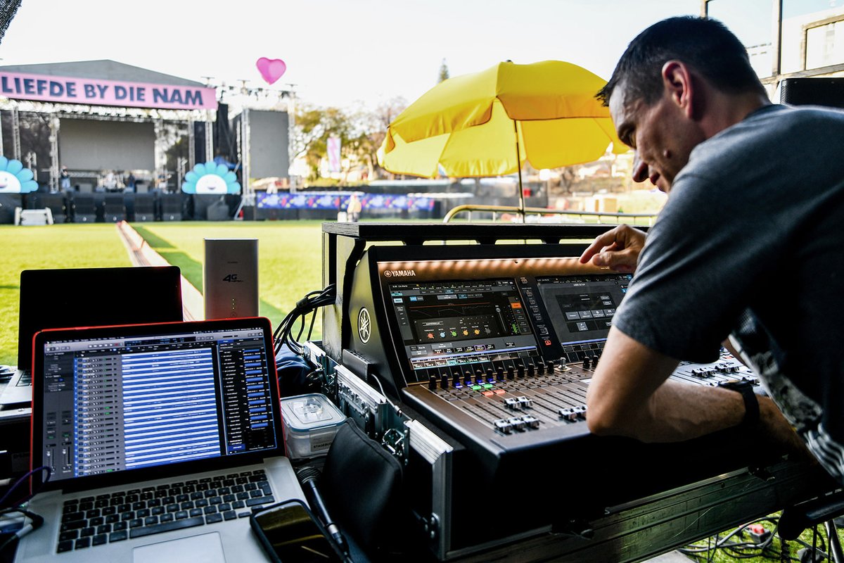 StageAudioWorks's tweet photo. @dbanamibia powers #LiefdeByDieNam 2024 with cutting-edge audio tech for a flawless experience.
@YamahaMusicSA | @Sennheiser | d&b audiotechnik
Full Story: https://t.co/9XZct7felE
Photo Credit: @OyeCreative | @Kosmos941
#yamahadm7 #sennheiserewdx #dbaudiotechnik #dbaudio https://t.co/rJZ2a7AfYe