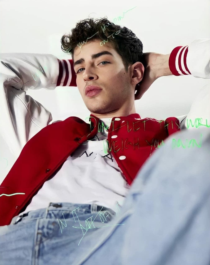 SIGNXFTHREE's tweet photo. ㅤㅤㅤ𝑯𝑨𝑹𝑹𝒀 𝑷𝑶𝑻𝑻𝑬𝑹
    ㅤ ㅤㅤ→ 𝑀𝑎𝑛𝑢 𝑅𝑖𝑜
    ㅤ    
- Sang-Mêlé 
- Etudes de MDS  
- Gryffondor
- Neutre
   ㅤ ㅤ https://t.co/lon6I9KzVq