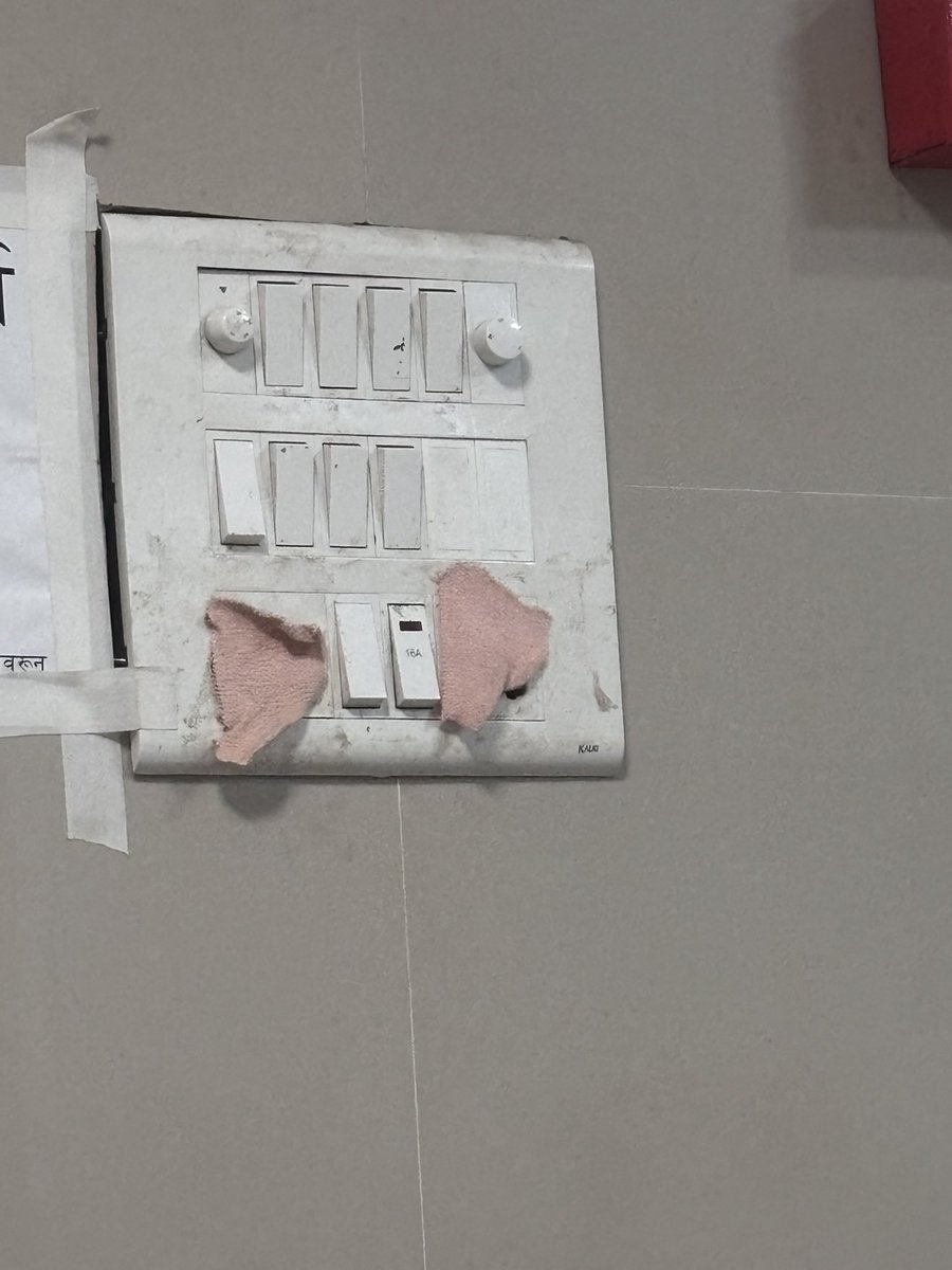 nitin_PJ's tweet photo. switches ko kya hua jo inko bhee bandaid lagana pada … @mybmc https://t.co/3PPdBFA6Pu