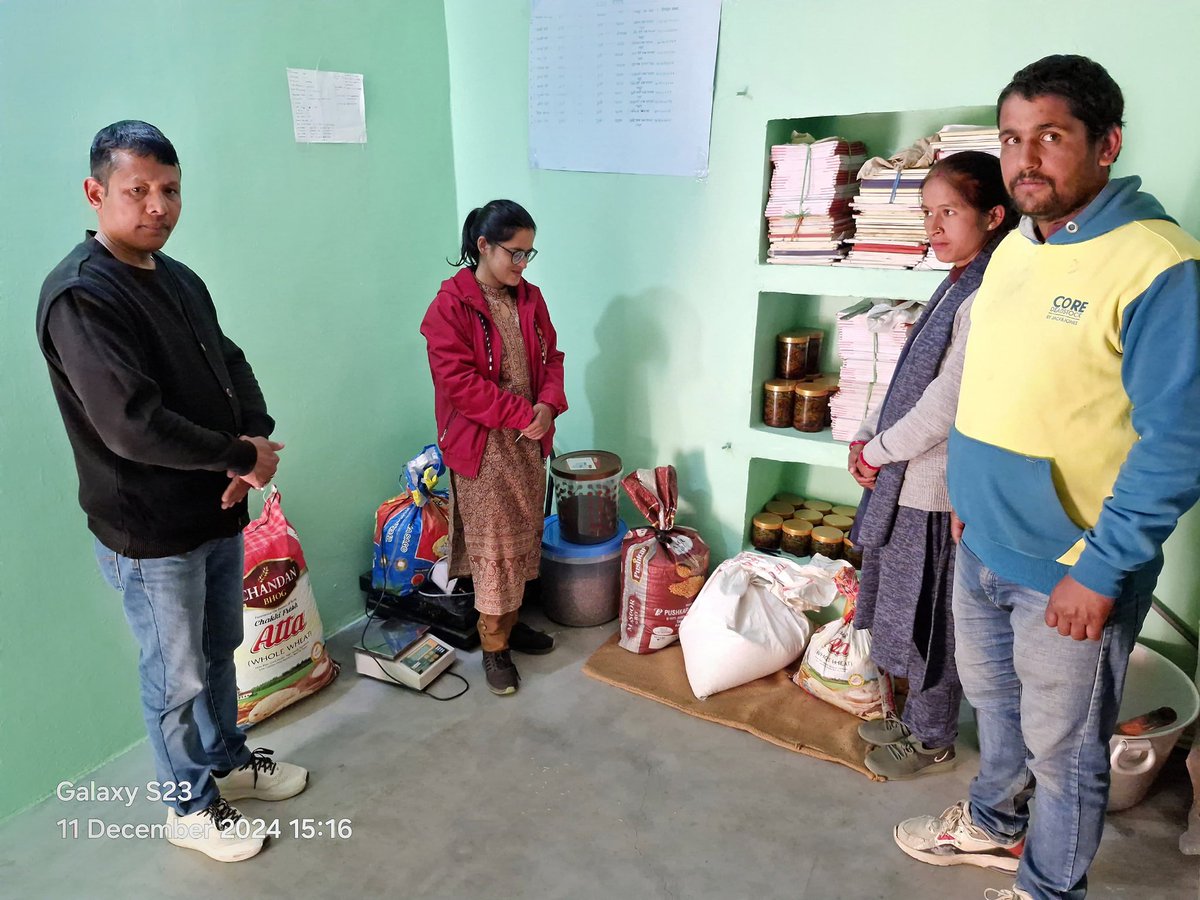 KotRduk's tweet photo. Today at kundi sabdharkahl # under kot block # various pulses# such as# gahat, rajma, tor, zakhya, sayabean, Kali dal, til, # were taken from shg members# for cbo enterprise. And later on documents checked. https://t.co/WtxPcYjuRK
