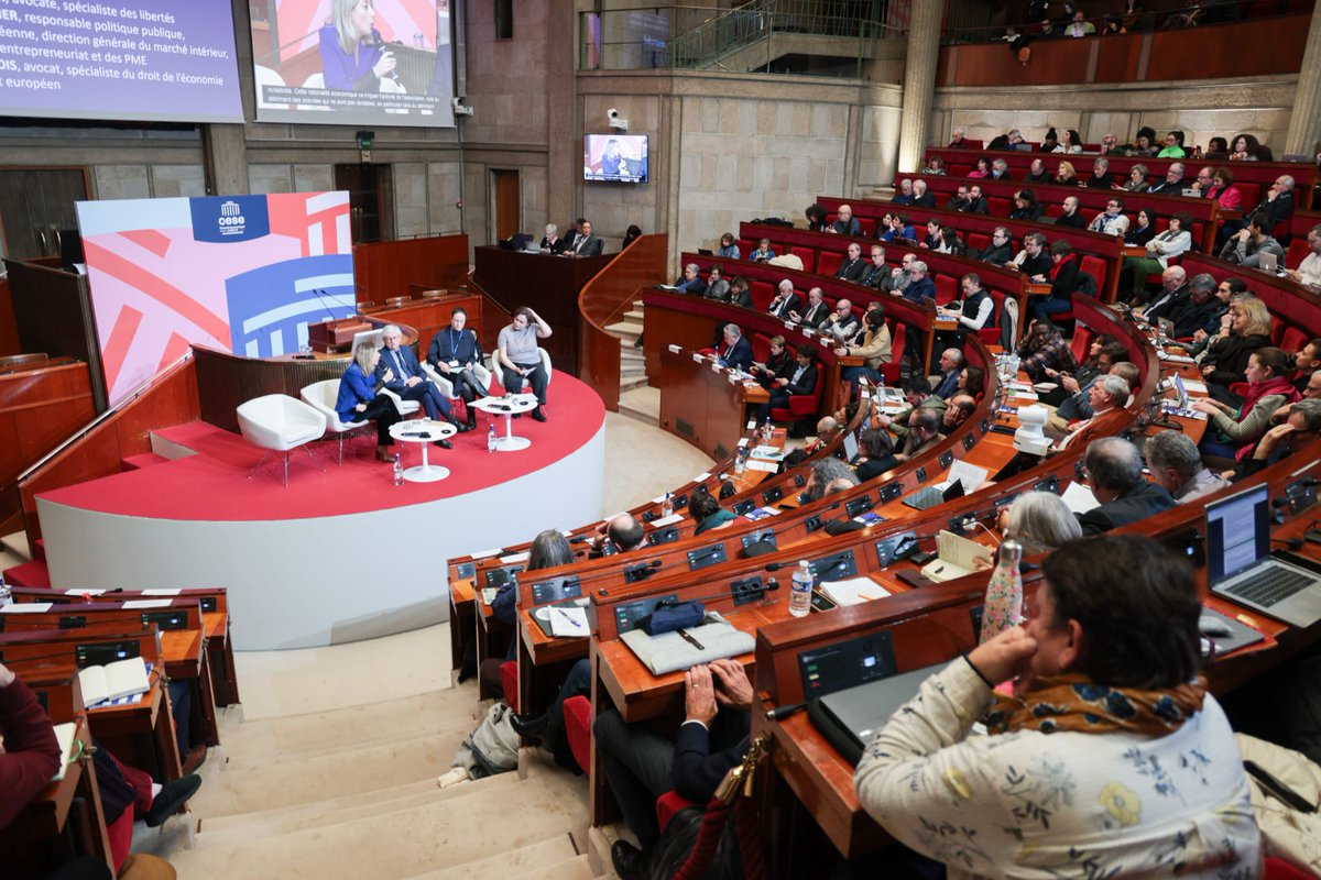 📢 Événement - Financement des #assos
Table ronde  "Europe, intérêt général, marché intérieur et libertés " animée par <a href="/camille_dorival/">Camille Dorival</a> avec Marie Boscher <a href="/EU_Commission/">European Commission</a> 

• " Nous partageons les constats de l'avis du #CESE d'érosion constante des financements publics des assos.