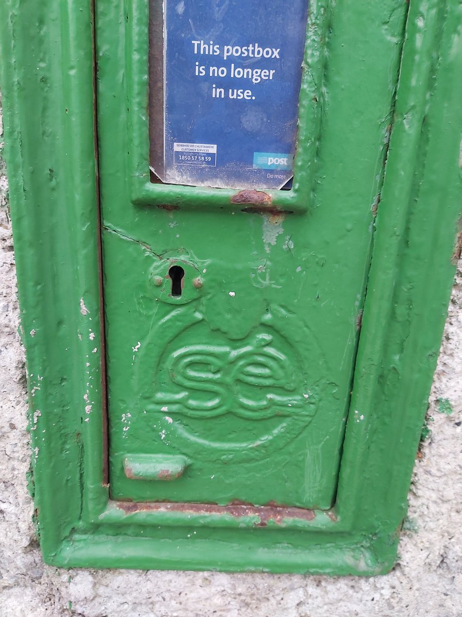 macgearc's tweet photo. Ní minic a chífeá bosca poist le hionchomhartha 'SÉ' (Saorstát Éireann, 1922-37) air. Neamhchoitianta
(seo: feicithe inniu agam lasmuigh All Hallows Campus, DCU) #StairNahÉireann #éire https://t.co/AjwgInm1uw