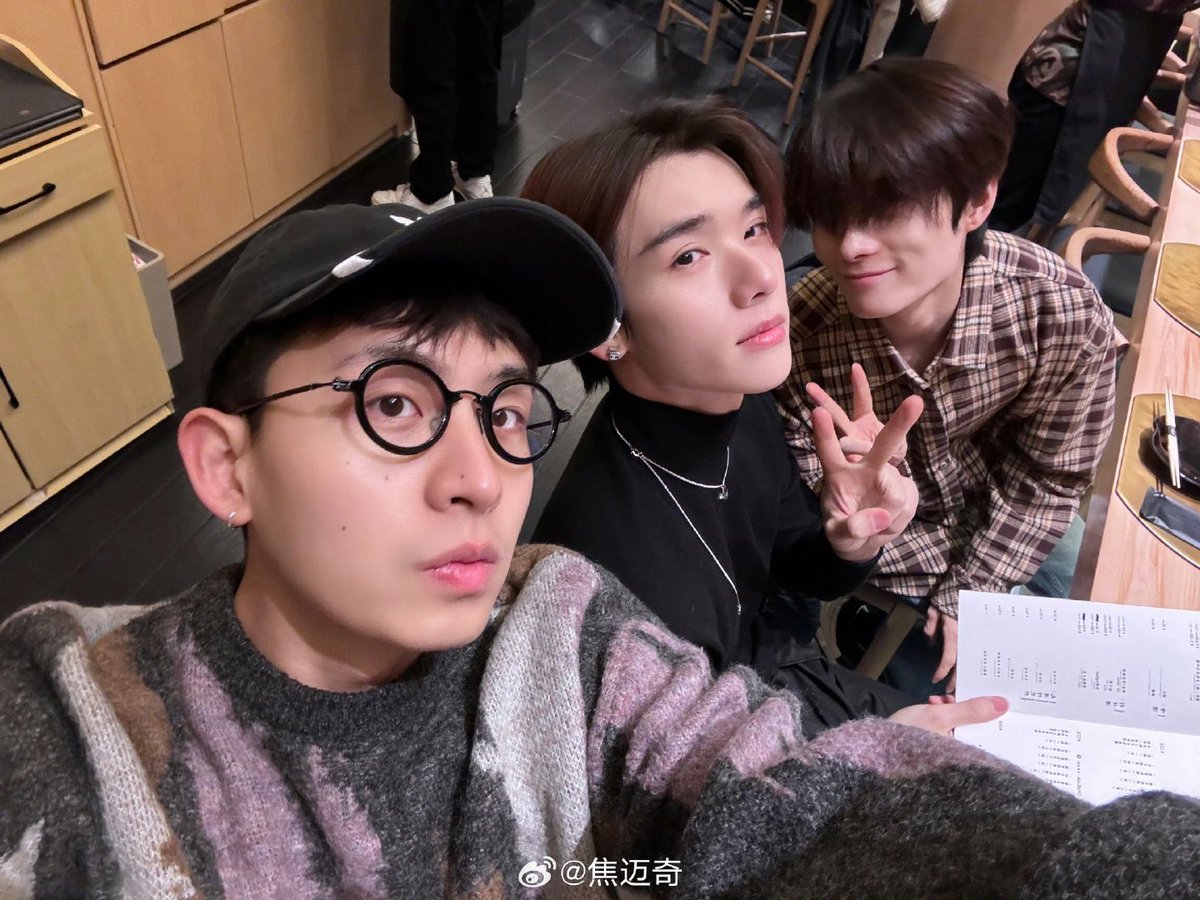 แก๊งห้องหกนี่น้องนายออกไปเที่ยวกับเพื่อนๆหรอ