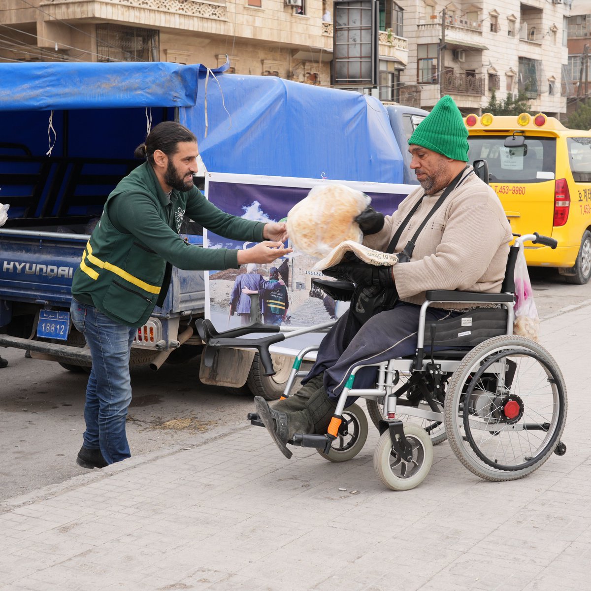 FSCluster's tweet image. #Syria food security partners are actively providing #FoodAssistance. Among our partners on the ground, @ShafakOrg @takafulalsham distributing over 30,000 bundles of bread so far  in Hama, Homs, Rastan, Talbise, Taibe Alemam, and Khatab.