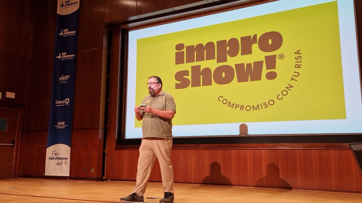 José Luís Adserías de la companyia de teatre <a href="/PLANETAIMPRO/">Planeta Impro 🪐 Impro Show ®</a> ens ofereix una sessió lúdico educativa sobre el seu espectacle <a href="/improshowbcn/">IMPRO SHOW® 😜</a>, una creació improvisada a partir de les frases del públic 🎤 #VoluntariatVH