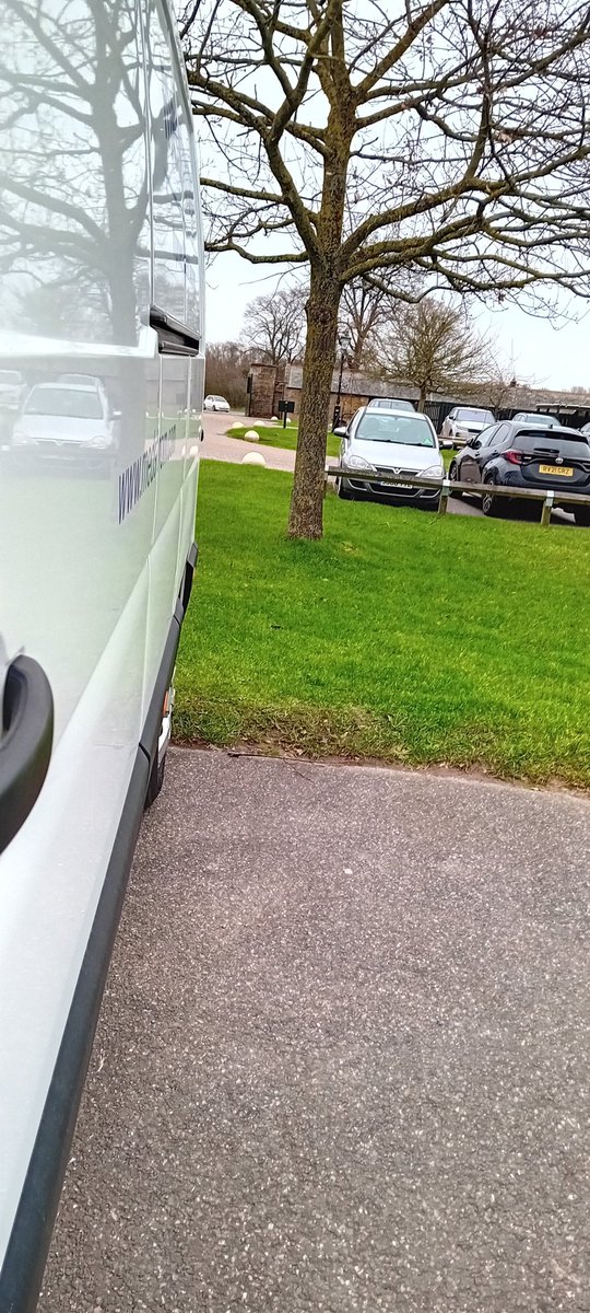 TheSuperpigeon's tweet photo. I am an expert at doing nothing, but after taking the summer off I got bored. So it's back to doing what I do best, this time in the corporate arena. Driver training at an excellent company I did some 'moonlighting' for in my past life. Windsor today. #NewChapter #CafeKnowledge https://t.co/wgp5W9mqC6