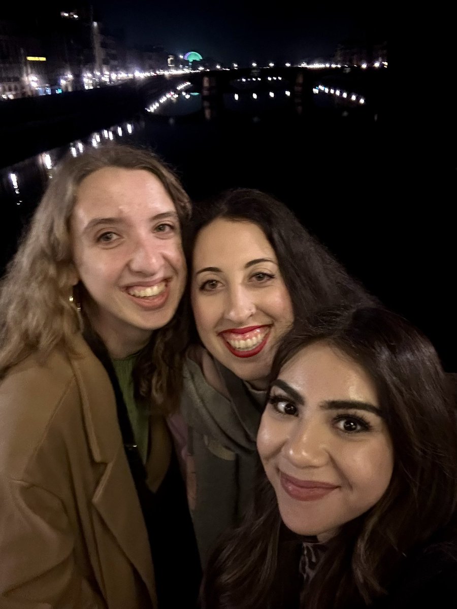 queenmarymcd's tweet photo. Just three girls, from three different counties. Who found each other through fandom and spontaneously planned a trip to meet in person. The deep conversations, late nights, laughs, wine, and fan-girling together 🤭✨
Thank you! @MaryMcDonnell10 ❤️
@_vivi_ru @marymcdalways https://t.co/qkxu3eiwPY