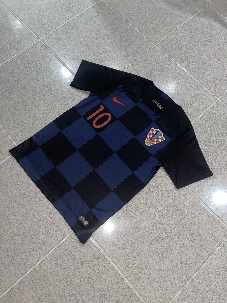 ifskrish's tweet image. FS! Nike Croatia 2018 World Cup Jersey
—₱419 💵

UNISEX
NO ISSUE EXCELLENT CONDITION
measurements (inches):
Length: 26
Width: 19

dm me to see the fit 
🏷️ wts lfb nike jersey croatia world cup fs