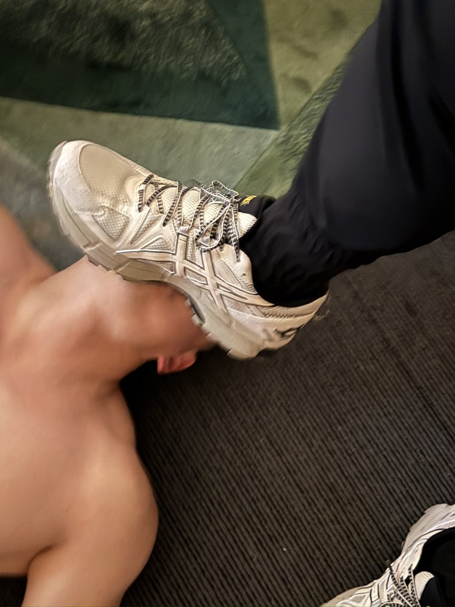 szweilai's tweet photo. foot https://t.co/JskdOUXVsW