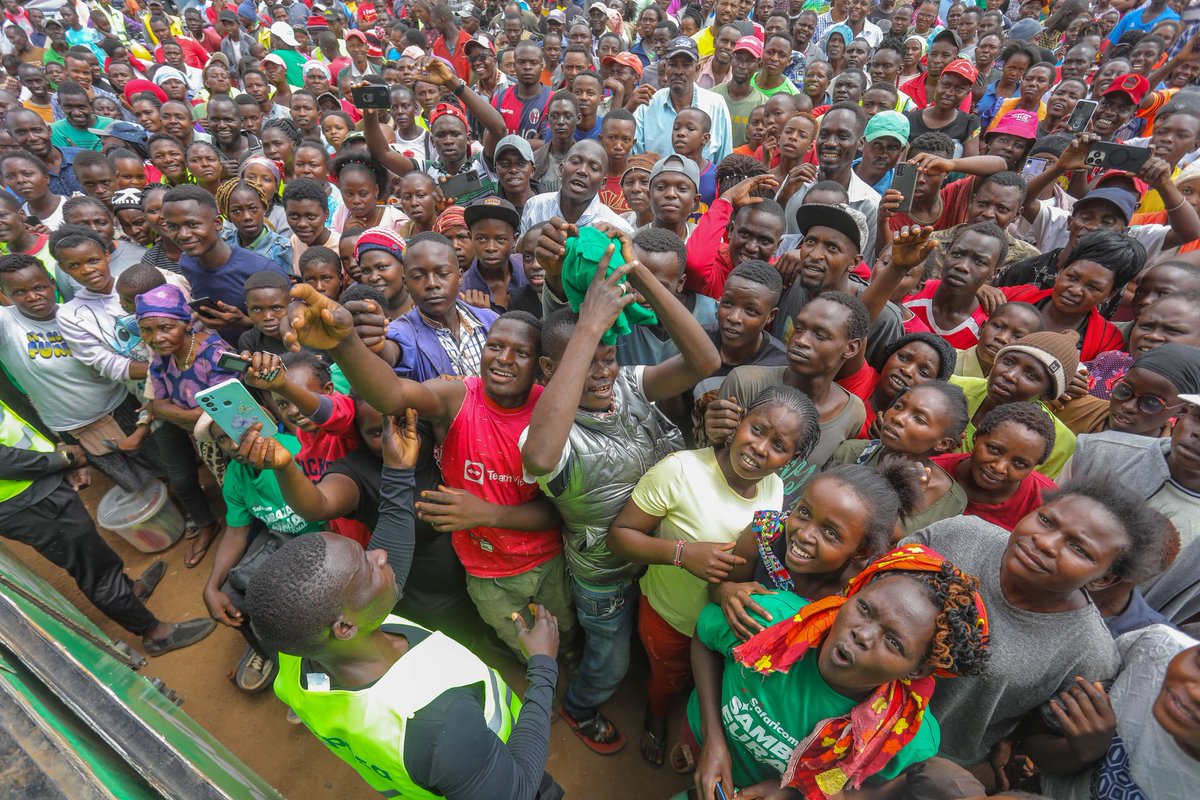#SambazaFurahaNaSafaricom hapa ni  Emali Furaha tele