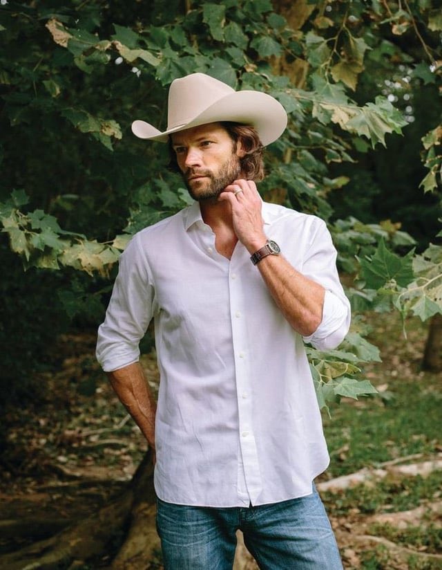 Jpfangirl69's tweet photo. Howdy y’all! Could stare at this pic all day and I’m not even sorry #JaredPadalecki #jayrod @jarpad https://t.co/0n8BUrr04X