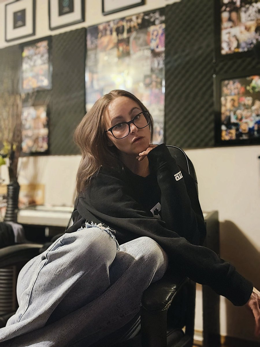 I was today years old when I found out my Facebook and IG no longer post to my X account for me. 😆 2 years of no posts! My bad y'all!

Time changes everything. Let me re introduce myself as I get to know her too. 🤍