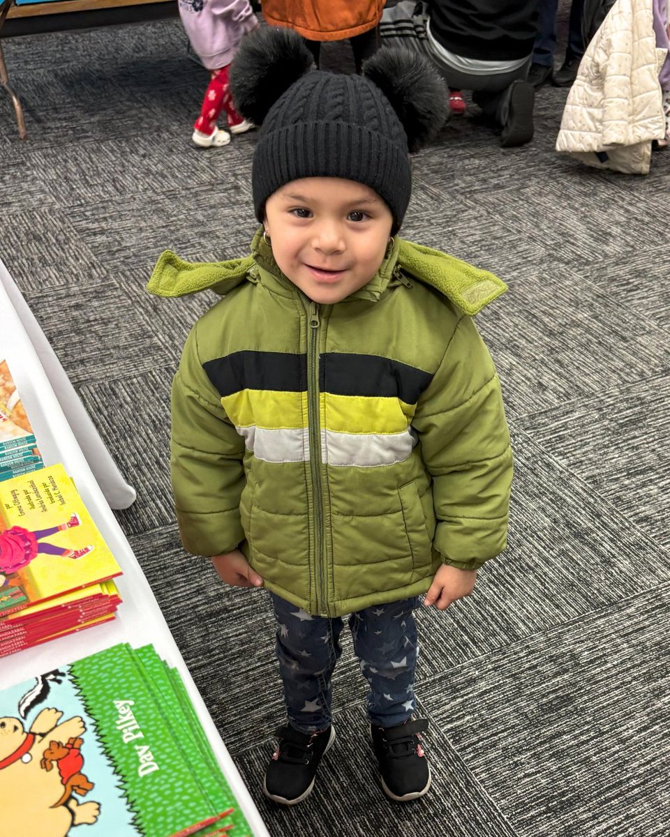 chipublib's tweet photo. Thanks to our partnership with Operation Warm, we have been able to distribute nearly 1,600 coats through the library this year at A Warm Welcome to the Library events across the city. You can learn more about how to contribute to #OperationWarm at https://t.co/8H9F7HaK0S. https://t.co/RNt5PxAo3v