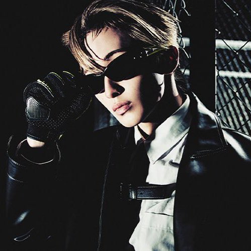 LOOKSMKL's tweet photo. agent mark lee https://t.co/FYoDLRcYAv