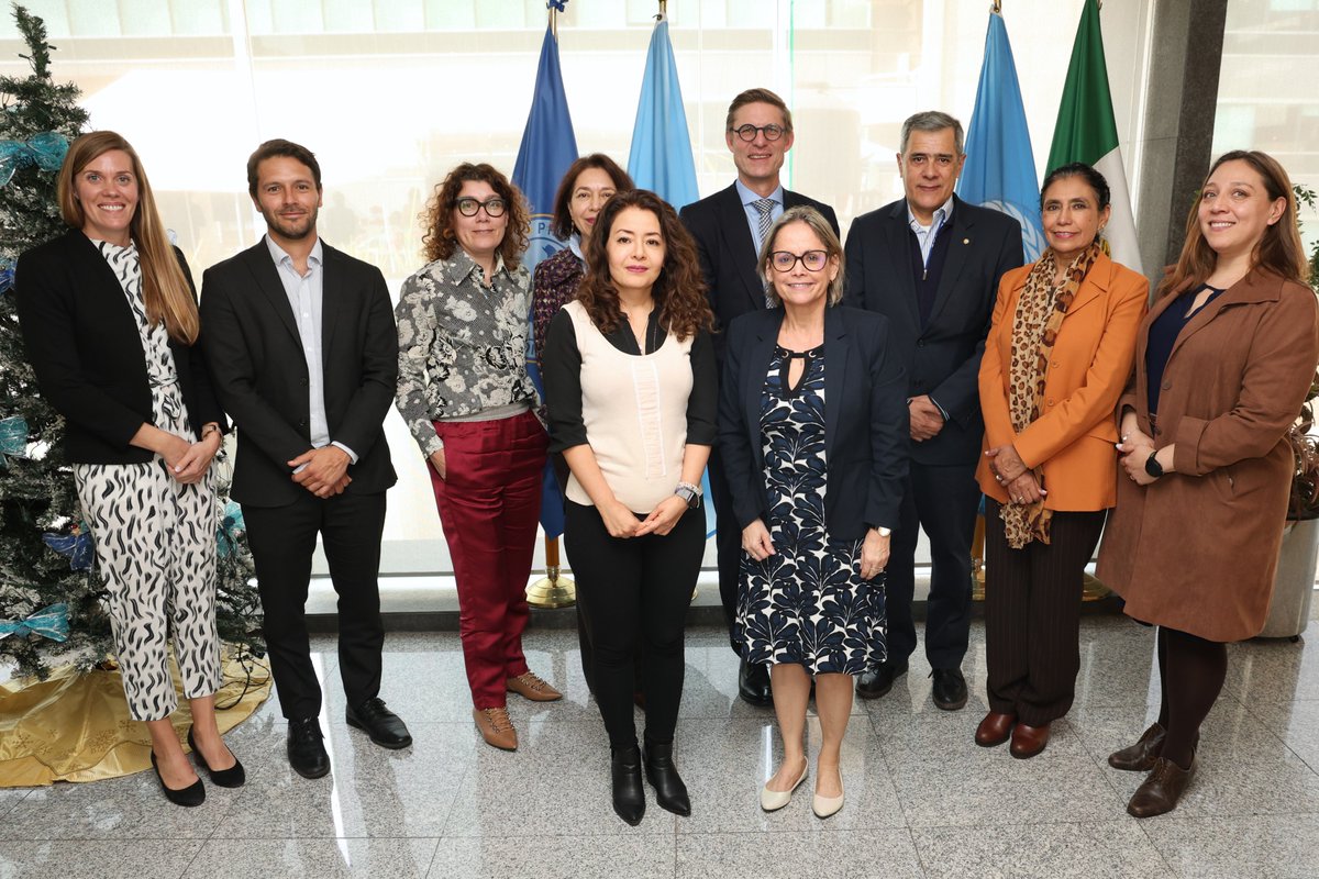 OPSOMSMexico's tweet image. 🤝Para fortalecer la cooperación técnica en temas de salud, celebramos una reunión de trabajo con el @bancomundialmx y la #DGRI de la @SSalud_mx.

El objetivo común es impulsar acciones para garantizar la salud y el bienestar de todas las personas.🌎