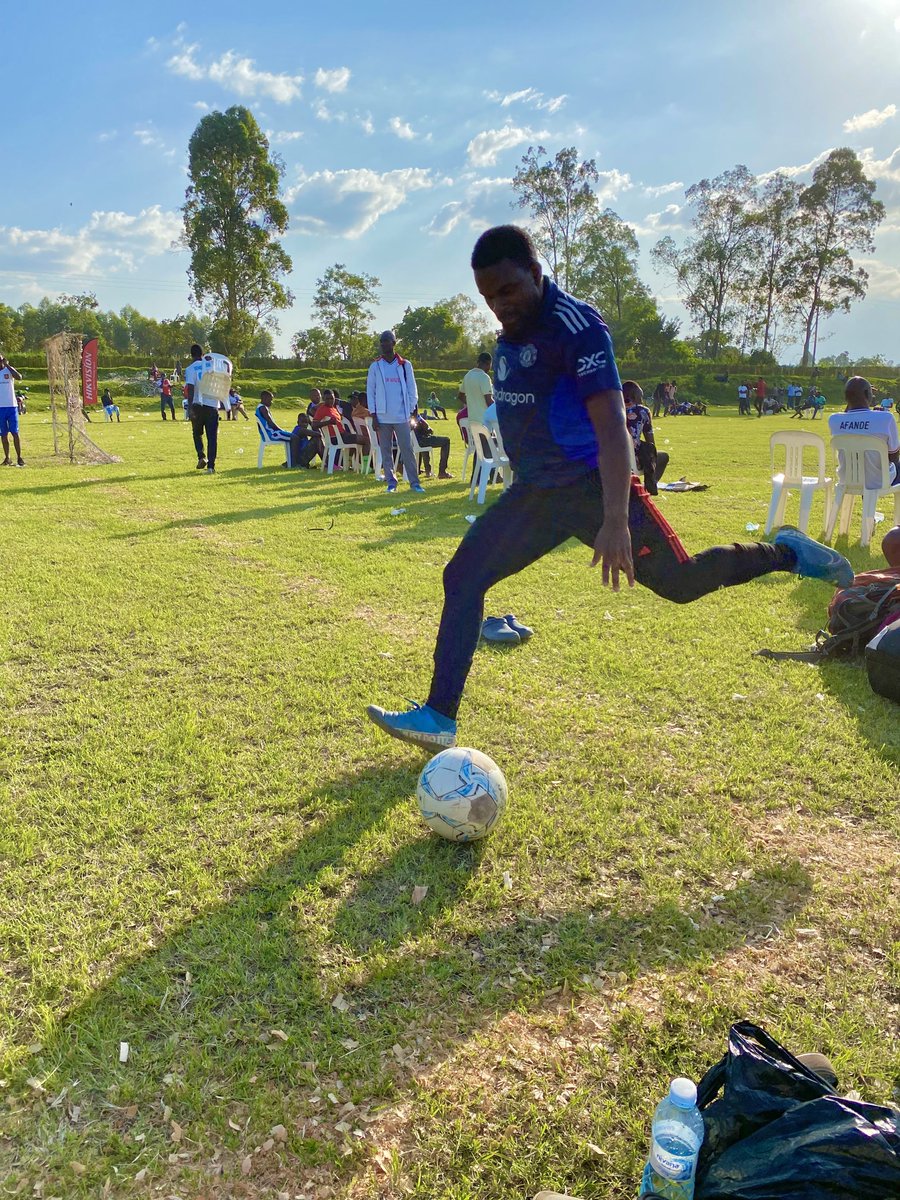 manutdUGA's tweet photo. @IamHoodK in action in Fortportal 💪🤩
#mufcug #Fortportaltrip https://t.co/KJI9zcwpre