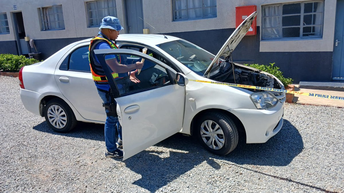 _ArriveAlive's tweet image. Police arrest suspect for possession of stolen vehicles and unlicensed firearm with ammunition  buff.ly/3ORPny0

#ArriveAlive #StolenVehicles #Firearm @SAPoliceService