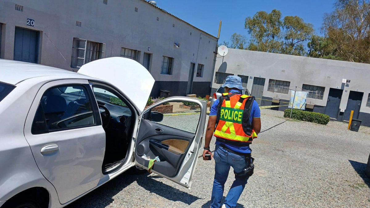 _ArriveAlive's tweet image. Police arrest suspect for possession of stolen vehicles and unlicensed firearm with ammunition  buff.ly/3ORPny0

#ArriveAlive #StolenVehicles #Firearm @SAPoliceService