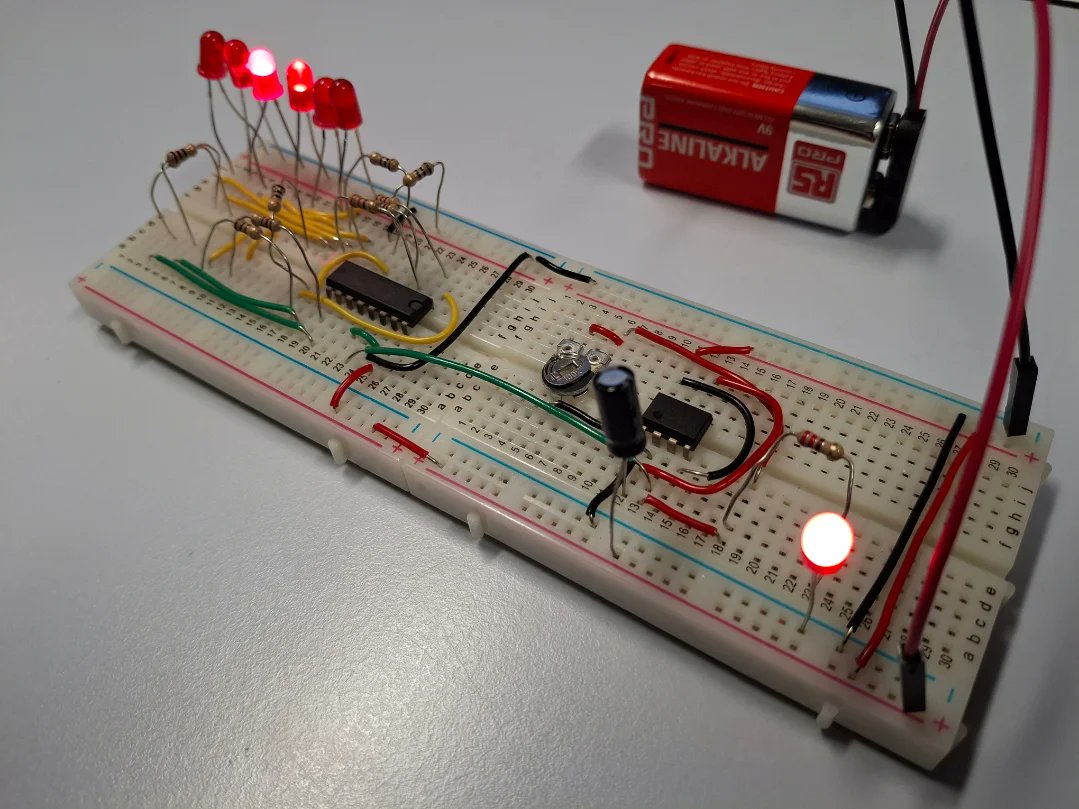 ElectronicsJon's tweet image. Some awesome work from one of our #DiamondWednesdayTUOS #Diamondplus students today. 

At the start of October,  this student was struggling to build prototype circuits.... phenomenal progress in a few short weeks. 

@SheffUniEng @ShefACSE @TUoSEEE