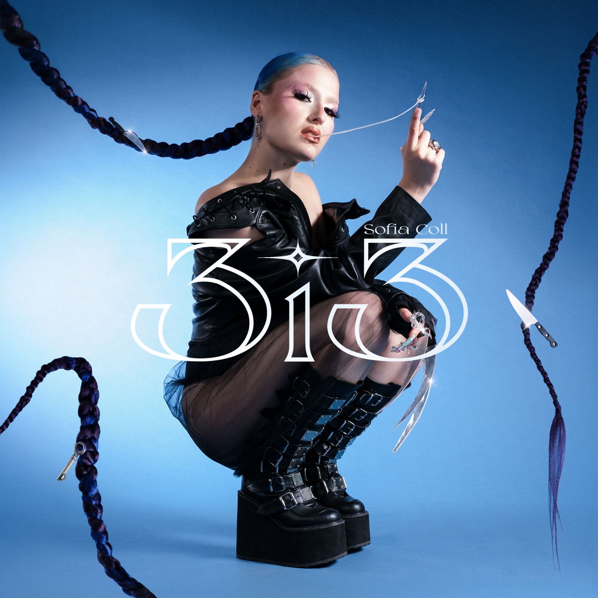 musicaglobal's tweet photo. Et recorda alguna cosa “tres i tres i tres fan nou”? Descobreix com una cançó pot fer-te somriure, ballar i connectar amb els records. "3 i 3" de Sofía ja disponible!💙
#SofiaColl #3i3 @sofiiacoll https://t.co/Y8bt8sp8ab