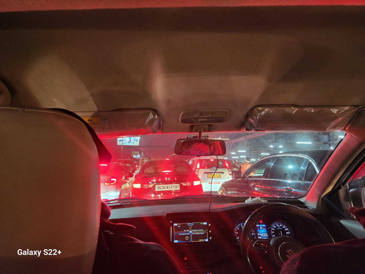 arsuno's tweet photo. Traffic jam..long queues at subhash chowk ...no traffic police https://t.co/2zTHFkm9tk