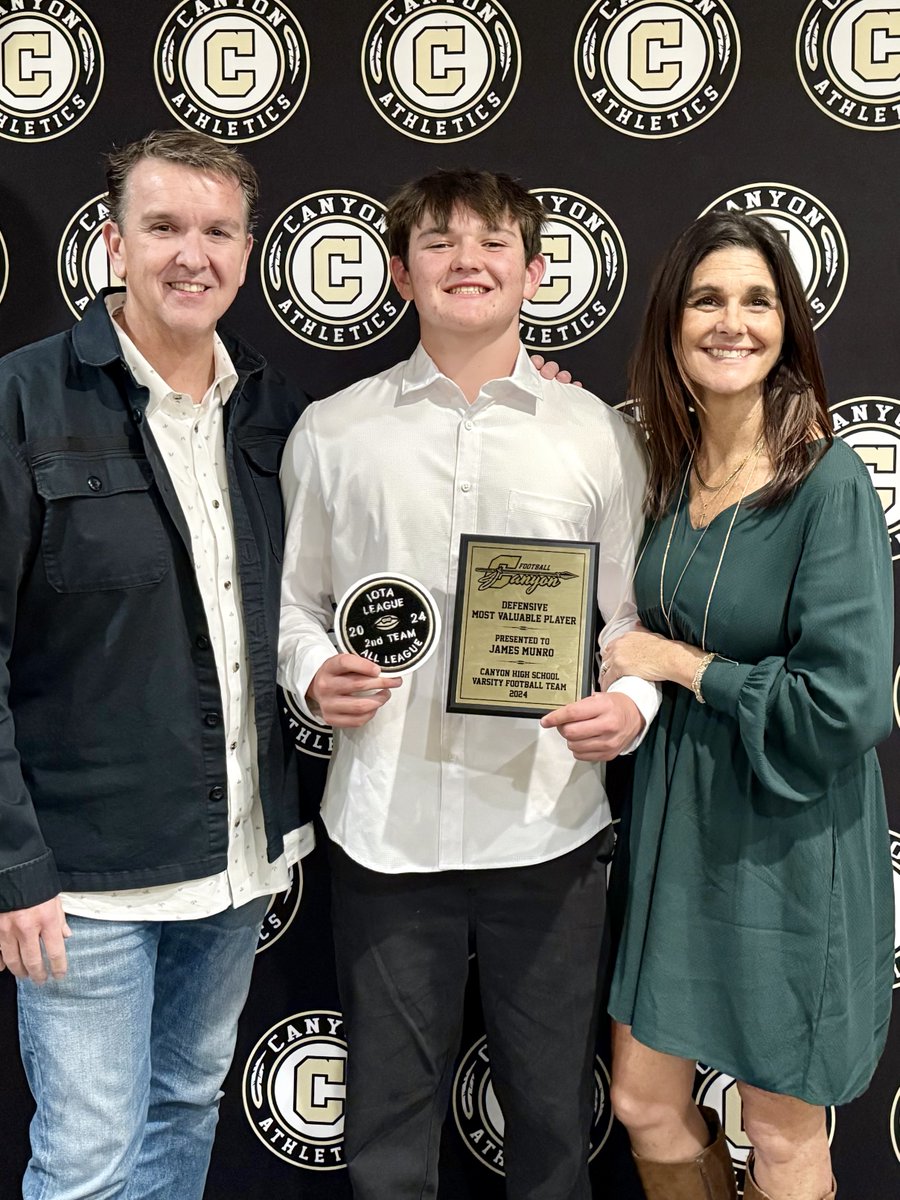 cory_munro5's tweet photo. Proud of this kid @JamesMunro_K9 - Defensive MVP and 2nd Team All League - Great Team and Coaches! https://t.co/XSrVOu6EF8