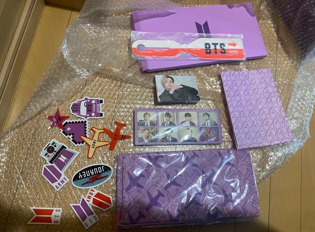 Krave_ph's tweet photo. WTS LFB Mercari Find
#kravephmercari

BTS Merch Box 5
Damagee box but complete inclusion

Php 4500 (all-in) + local sf
PAYO to secure

FETA

*not yet secured*
can be sold any time

📍Pasay City

Please read pinned tweet

🏷 bts mini suitcase merch box https://t.co/gmWgRtMCqM