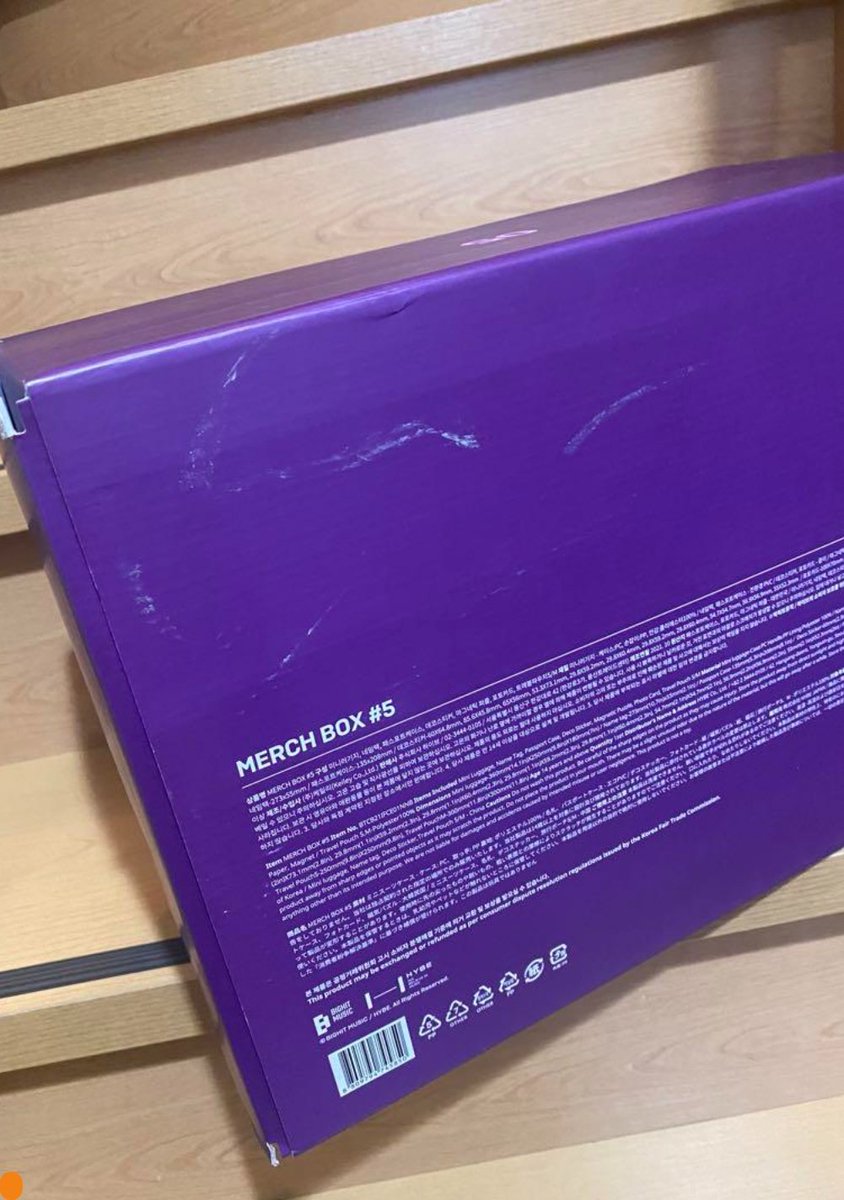 WTS LFB Mercari Find
#kravephmercari

BTS Merch Box 5
Damagee box but complete inclusion

Php 4500 (all-in) + local sf
PAYO to secure

FETA

*not yet secured*
can be sold any time

📍Pasay City

Please read pinned tweet

🏷 bts mini suitcase merch box