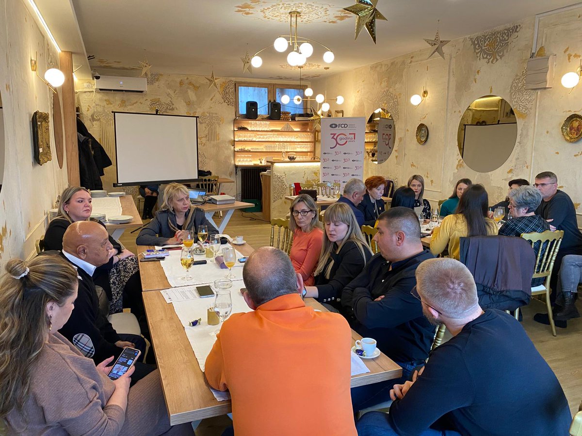 CentarOnline's tweet image. ♻️ U Valjevu sa predstavnicima gradova i opština - jačanje kapaciteta za podršku i unapređenje životnih uslova neformalnih sakupljača otpada

🇺🇳🇨🇭🇷🇸 Zajednički UN program „PRO - Lokalno upravljanje za ljude i prirodu“, uz podršku Vlade Švajcarske #programpro #socijalnaprava