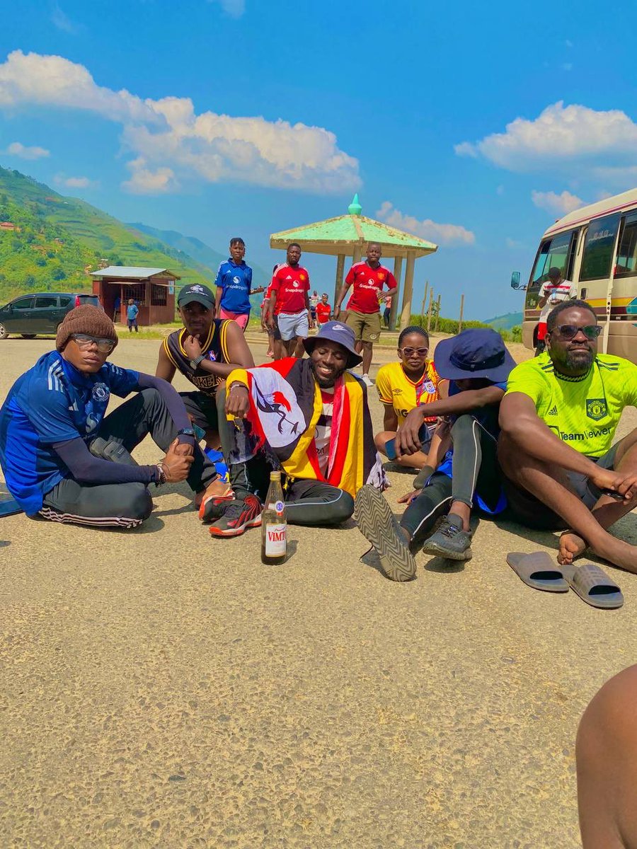 manutdUGA's tweet photo. Exploring Uganda 🇺🇬 #Fortportaltrip #mufcug https://t.co/igBdvL4IYA
