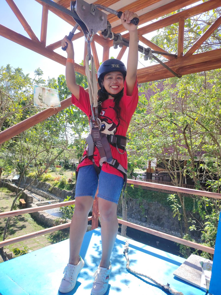 Just hanging with all my problems 
Smile with those bitch who think they gonna kill my vibe♥️f*ck u with love👊pasalamat kayo pinalaki Akong may takot sa diyos🏳️‍🌈