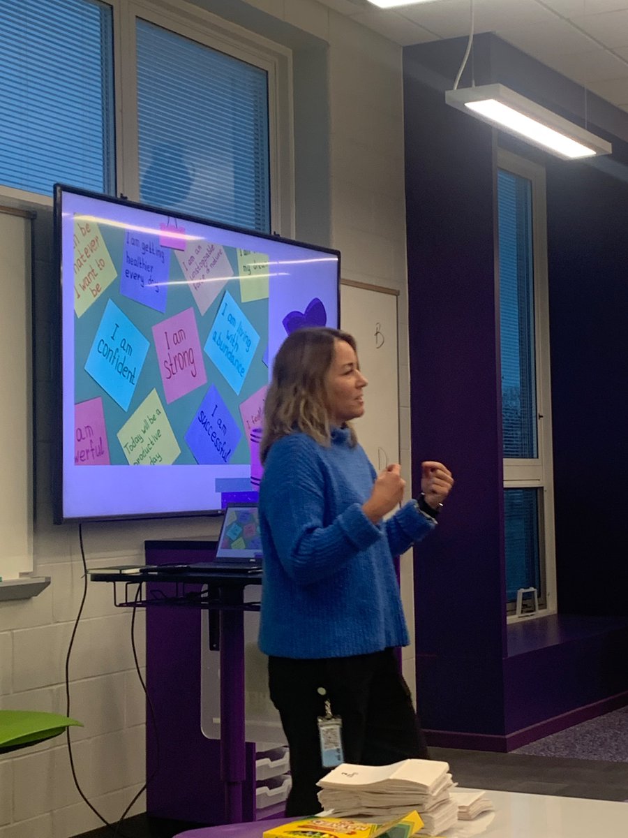 Started my day in the very best way possible ~ celebrating first semester growth/progress 🏆 <a href="/RosaPTweets/">Rosa Parks Elementary School</a>! Shout out to Charity &amp; Kate for creating a space for staff to feel loved &amp; valued! 
 #SoulBird <a href="/MiddletownOH/">Middletown City Schools</a> #HiLowHero
