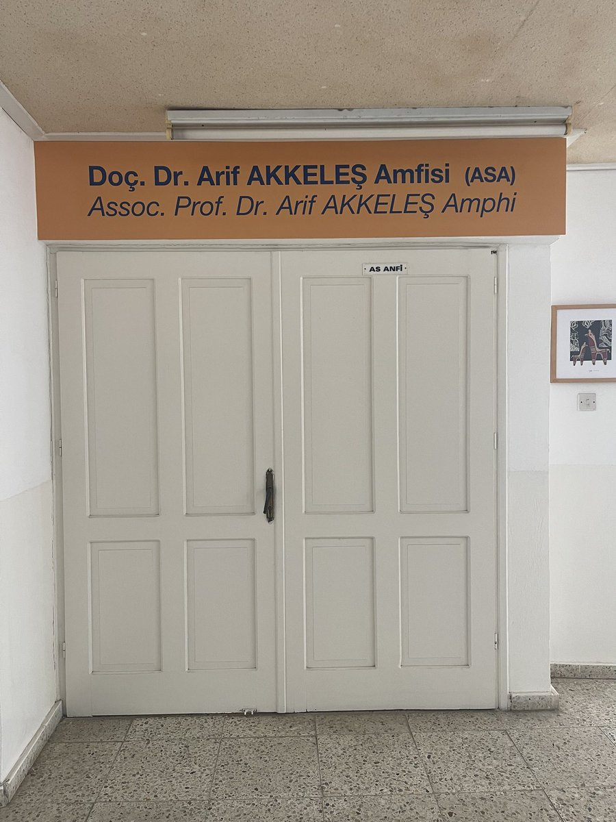 hansa_semray's tweet image. Dayımın her zaman ders verdiği sınıfına kendi adı verildi… 🥀
#emumaths  
#daüfenveedebiyatfakültesi