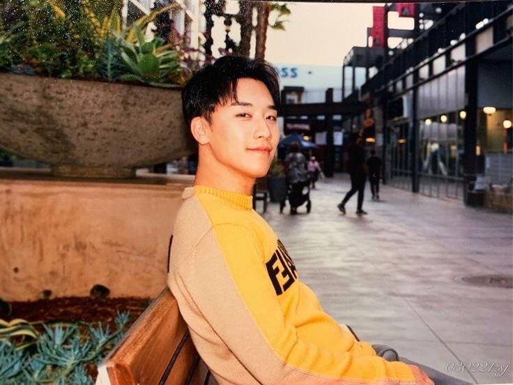 happy birthday riri, love you &amp; miss you everyday 💛 #승리야생일축하해1212