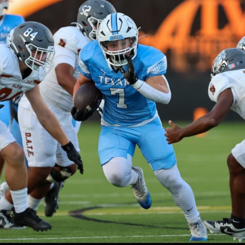 ‼️2026 FB Javier Estrada‼️
x: <a href="/JavierEstr29851/">Javier Estrada</a> 
H: 5’7 
W: 180lbs 
GPA: 3.2 
No Offers…Who’s first? 

Powerful back that consistently fights for extra yards being hard to bring down!

hudl.com/v/2QryZe