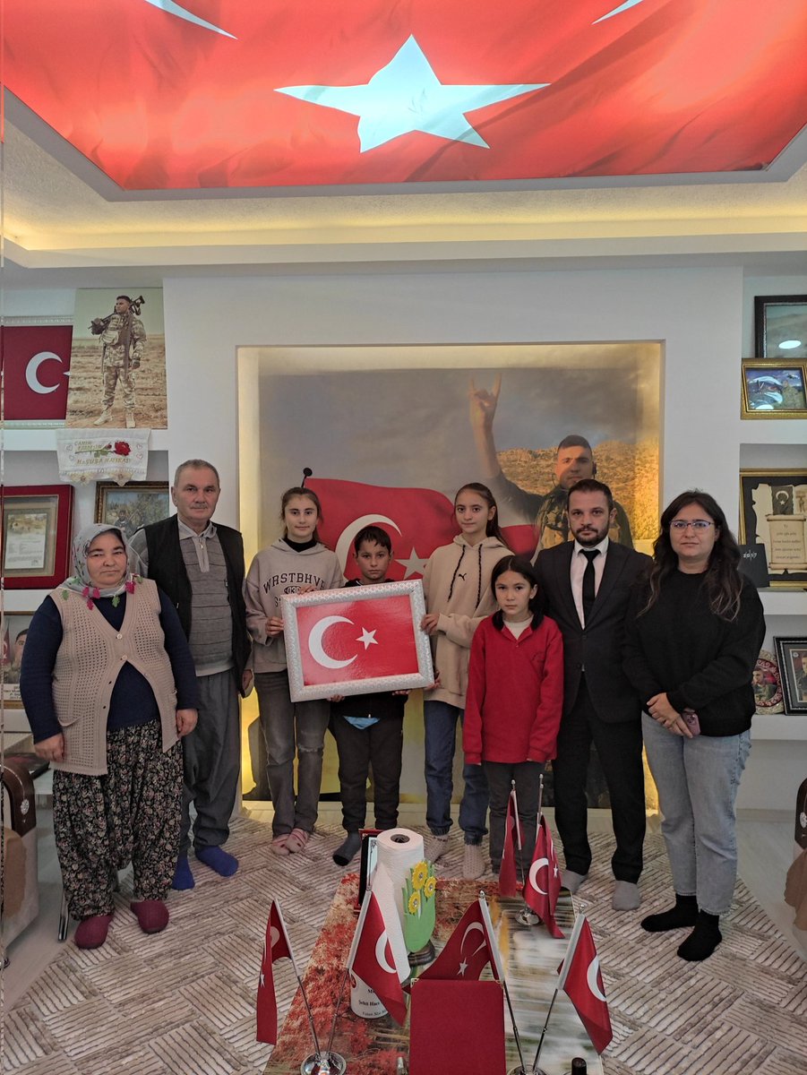 Okulumuza da ismini veren şehidimiz Hacı Mustafa Can'ın şehadet yıldönümünde okul idaremiz, öğretmenlerimiz ve öğrencilerimizle; şehidimizin ailesini ve kabrini ziyaret ettik.
Aziz şehidimizin ruhu şad, mekanı cennet, makamı âli olsun.
<a href="/GulnarMEM/">Gülnar İlçe Millî Eğitim Müdürlüğü</a>
<a href="/h_kadim33/">Hüseyin KADİM</a>