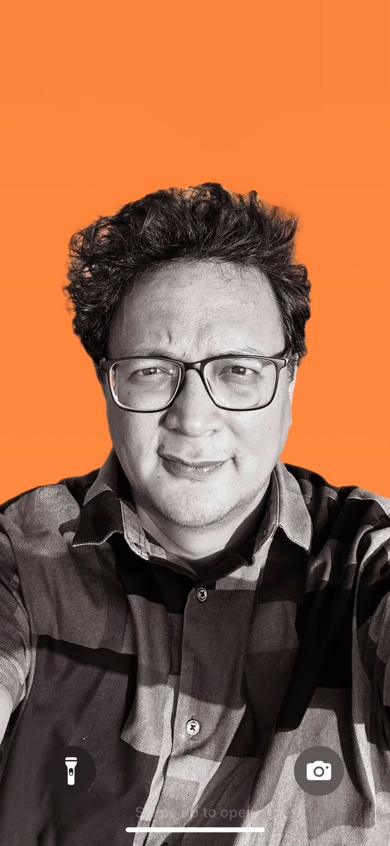 सपनों के लिए लाज़िमी है
झेलने वाले दिलों का होना

सपनों के लिए
नींद की नज़र होना लाज़िमी है

सपने इसलिए
हर किसी को नहीं आते
(पाश )