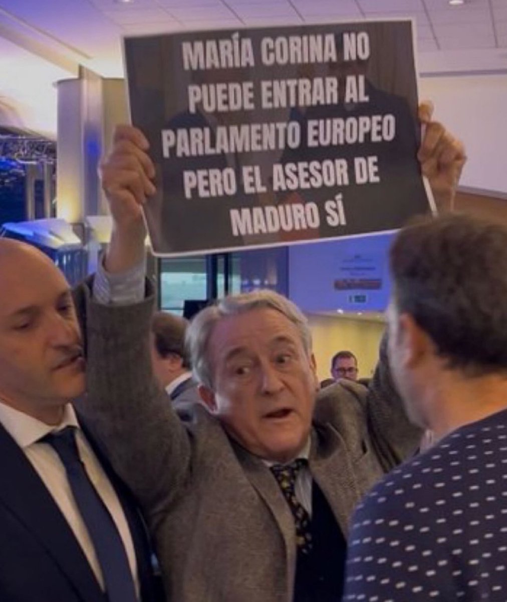 OrlvndoA's tweet photo. “María Corina no puede entrar al Parlamento europeo, pero el asesor de Maduro sí”.

Gracias, @hermanntertsch. https://t.co/BKflx7ZAMk