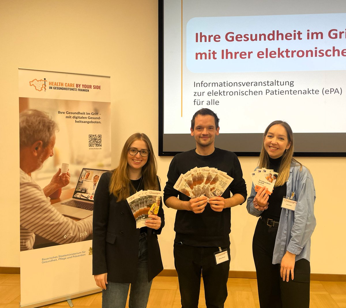 medicalvalley's tweet photo. ⚕️📂Die #ePA gut informiert &amp; mit  allen Vorteilen nutzen! Im Rahmen von #HealthcareBYYourSide finden dazu aktuell Infoevents statt! 
💡Das  nächste am 18. Dezember 2024 in Erlangen, ab 12:30 Uhr bis 18:30 Uhr im Bürgersaal im Kunstpalais. 
👉🏻https://t.co/ekdc4NkHu5 https://t.co/ATFChVMgvn