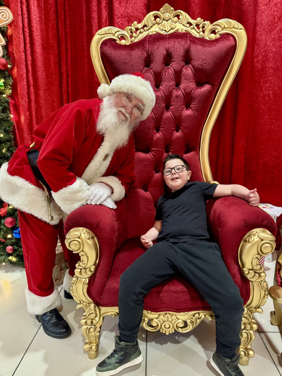 🎅 You know you’re pretty special when Santa gives you his throne 🎅 Theo 🫶👋