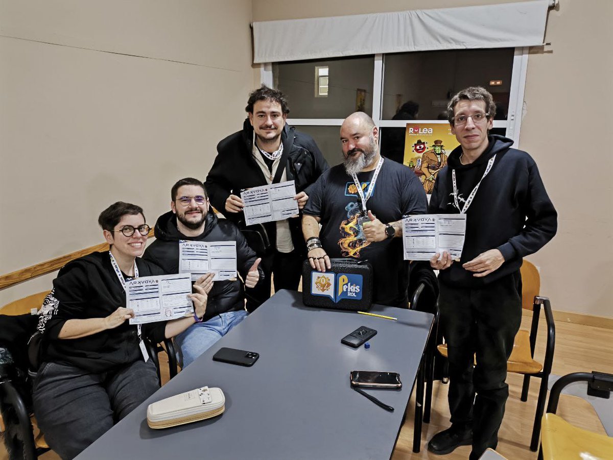 Talessya1's tweet photo. Increíble y encantado de una buena aventura en las @JornadasRolea este año decidí cambiar el chip de #talessya y asomarme a nuevos mundos explorando #liminal de @TheHillsPress y #brokentales de @DevirIberia grandes momentos de director y jugador y mejores personas https://t.co/biuLw0EyzX