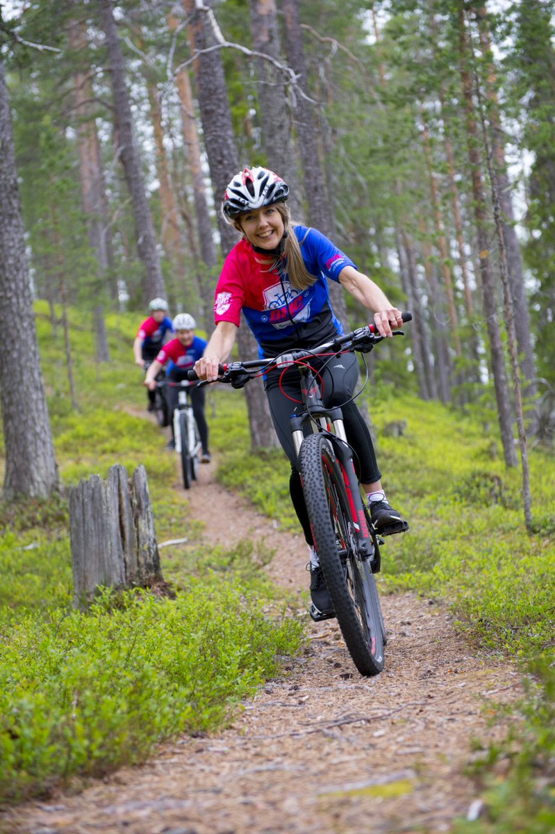 SyoteMTB's tweet photo. Syöte MTB 2025 -tapahtuman 1. päivänä, pe 1.8.2025 järjestetään matalamman kynnyksen Syötteen Kierros, jossa tarjolla on noin 20 km verran hyvää flowta ja Syötteen alueen parhaita polkuja. Eikä tarvitse kiivetä tunturin päälle ollenkaan. Tervetuloa, ilmoittautuminen on auki! 🚲💨 https://t.co/IylNrTgAW6