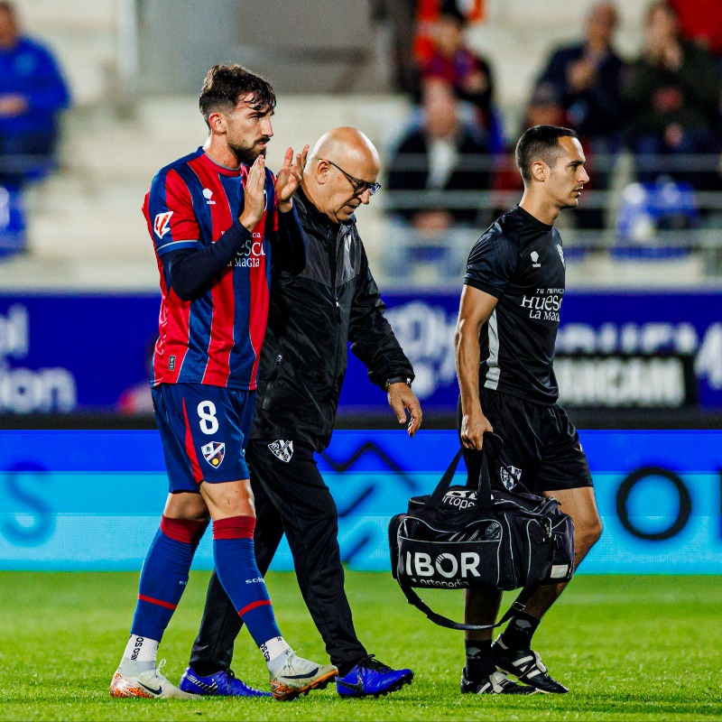 SDHuesca's tweet photo. 🚑 PARTE MÉDICO | 𝙅𝙖𝙫𝙞 𝙋𝙚́𝙧𝙚𝙯

➕ El jugador será intervenido quirúrgicamente este jueves de su lesión en el hombro derecho.

¡𝐴́𝑛𝑖𝑚𝑜, 𝐽𝑎𝑣𝑖!