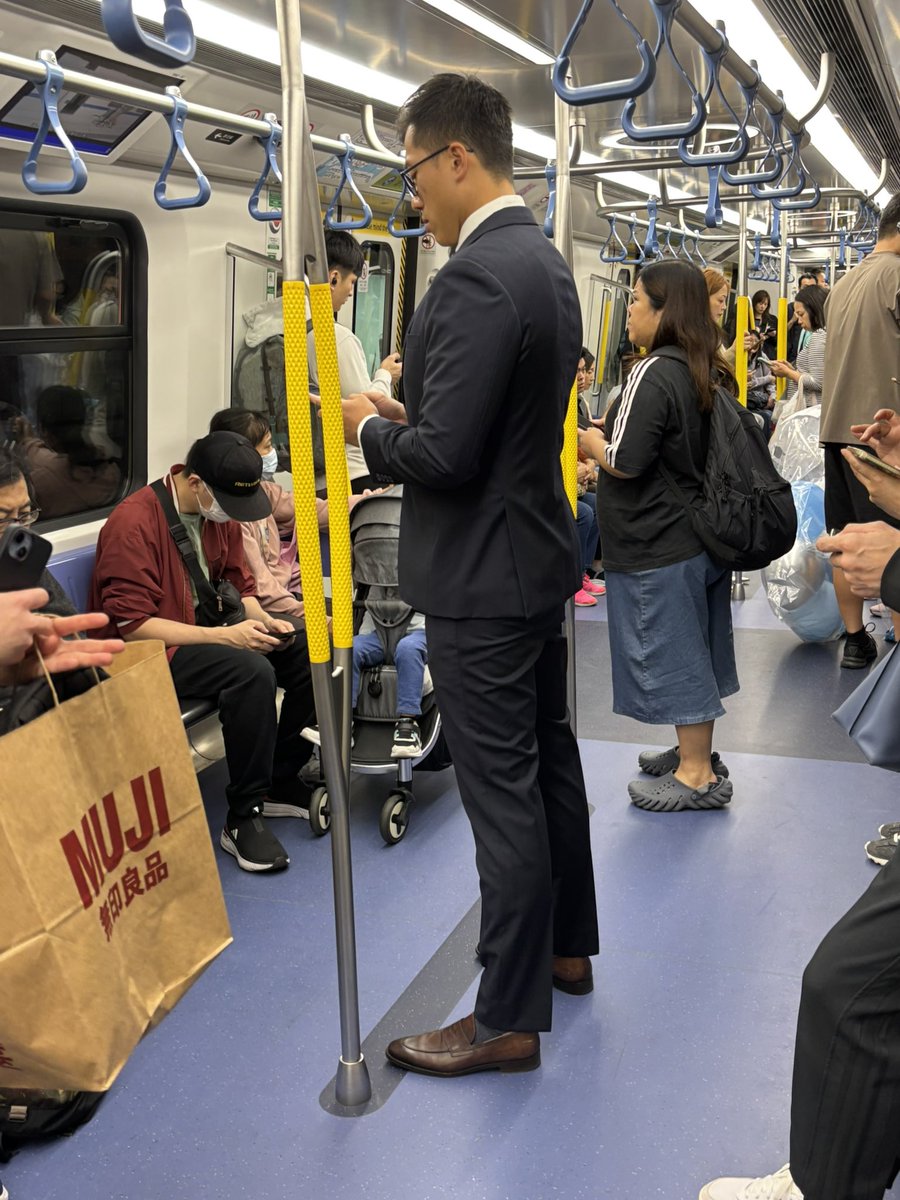 suitsockshoes's tweet photo. 冇乜特別，得閒映下！ https://t.co/UFyPaueoBk