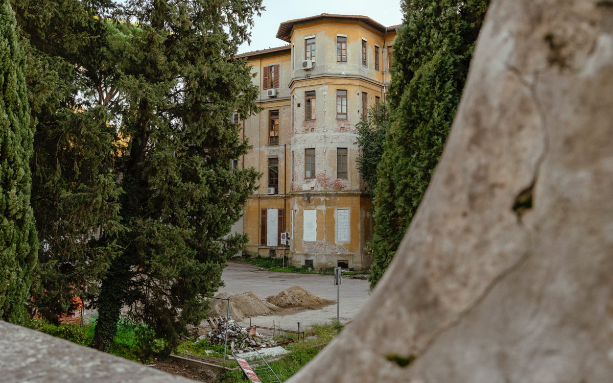 GruppoCDP's tweet photo. 🏡 A #Firenze “Villa Monna Tessa” - ex struttura sanitaria risalente al 1920 e inutilizzata dal 2018 - rinasce come #studentato a tariffe convenzionate e calmierate da 480 posti letto: un importante progetto di #RigenerazioneUrbana che riqualificherà lo storico immobile e 11.000 mq di aree dismesse.
Con un investimento complessivo di circa 40 milioni di euro, l'iniziativa verrà realizzata dal fondo per lo #StudentHousing "iGeneration", gestito da Investire SGR, sostenuto da #CDPRealAsset come investitore principale e Fondazione CR Firenze, in collaborazione con l'@UNI_FIRENZE e l'@AOUCareggi.
👉 Leggi il #ComunicatoStampa per approfondire: https://t.co/7D6Ww3mWjw